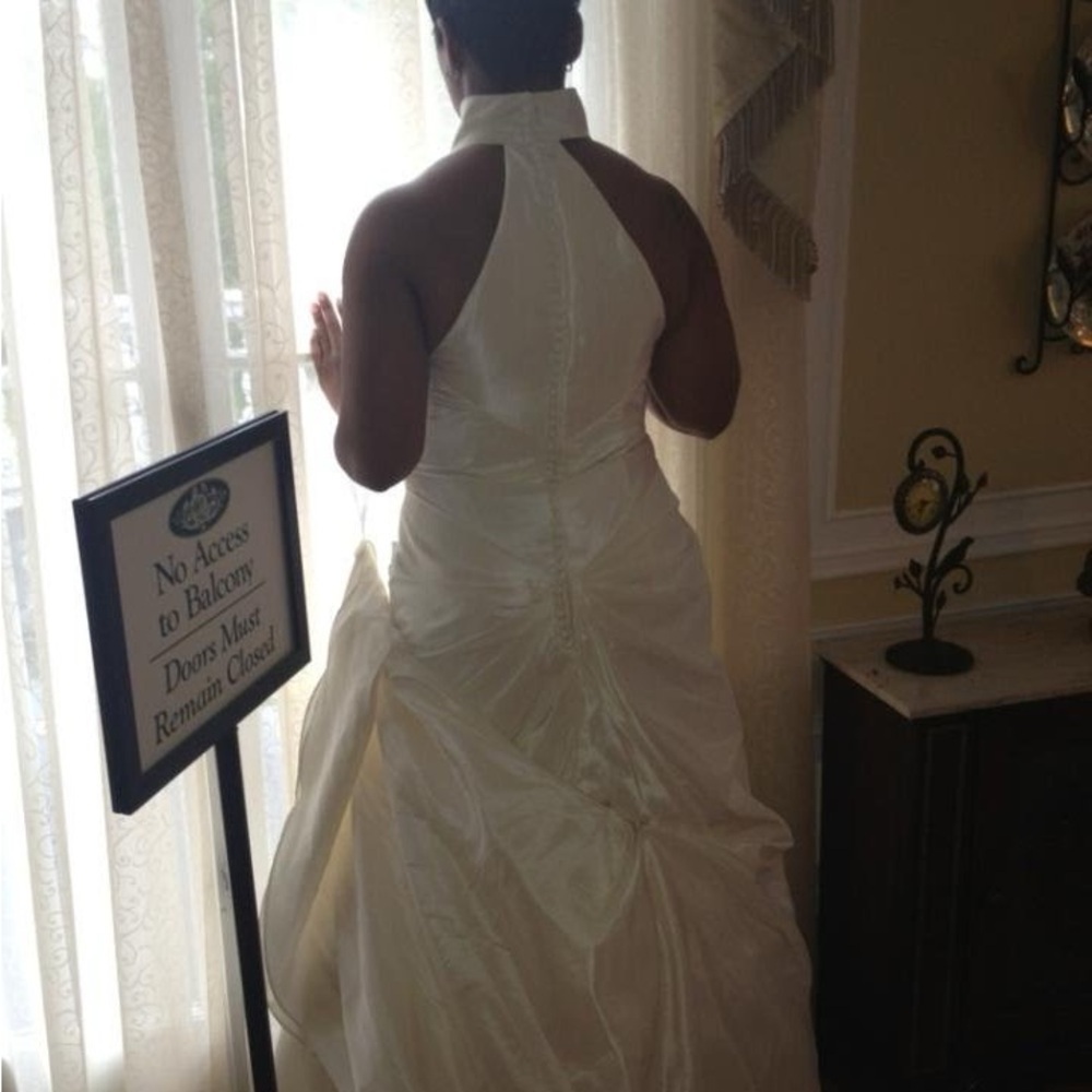 Chic Ivory High Collar Galina Signature Wedding Dress - Picture 7 of 9
